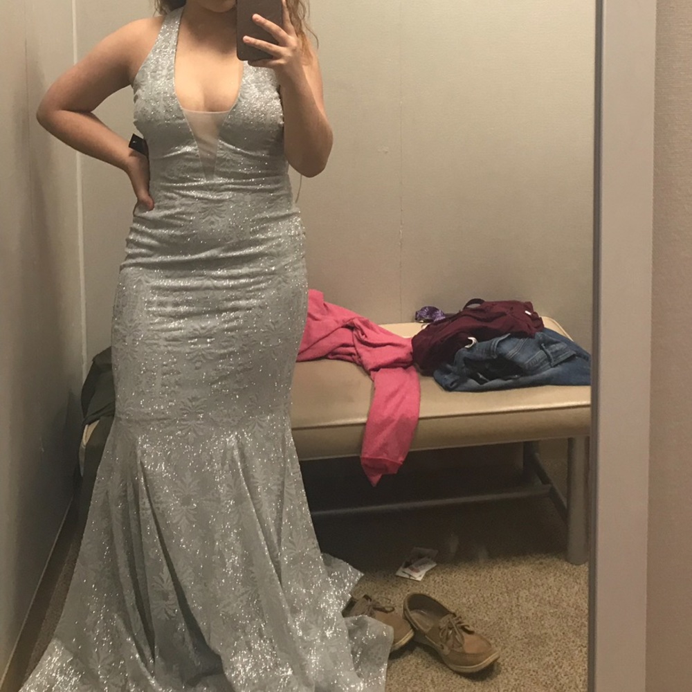 Prom dress. Only worn once, good condition!